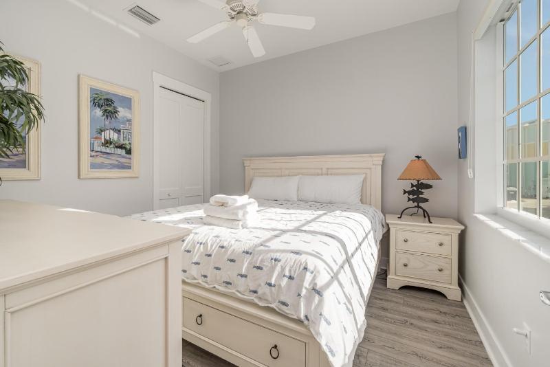 2 Story Lux Waterfront Living in Cape Harbour - Villa Funky Fish House - image 25
