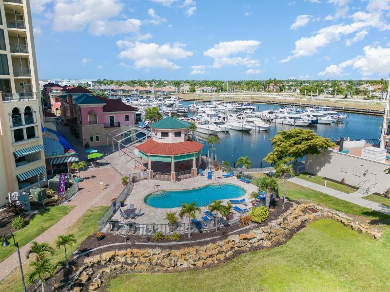 2 Story Lux Waterfront Living in Cape Harbour - Villa Funky Fish House - image 30