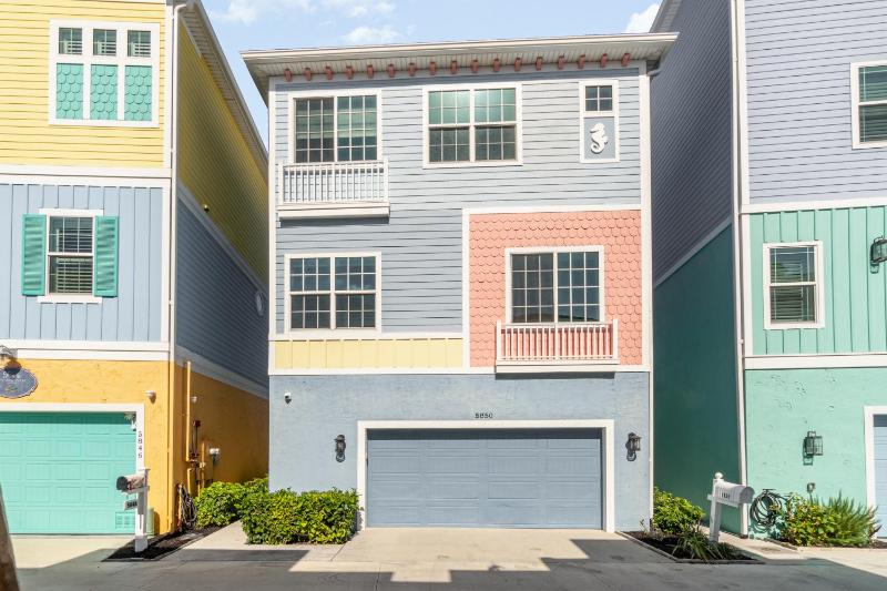 2 Story Lux Waterfront Living in Cape Harbour - Villa Funky Fish House - image 47