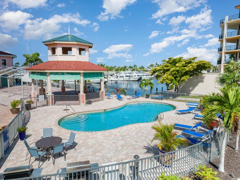 2 Story Lux Waterfront Living in Cape Harbour - Villa Funky Fish House - image 7