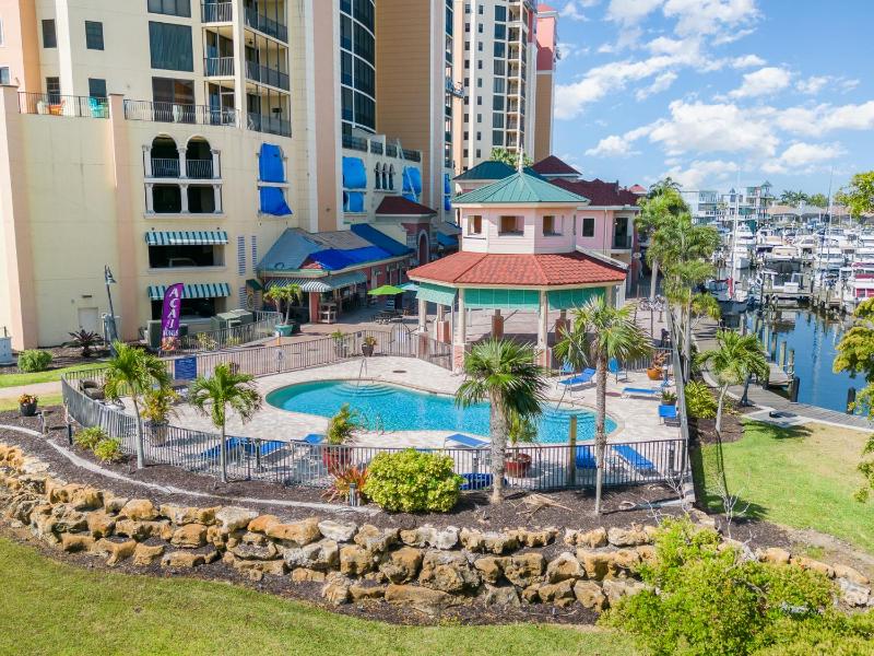 2 Story Lux Waterfront Living in Cape Harbour - Villa Funky Fish House - image 38