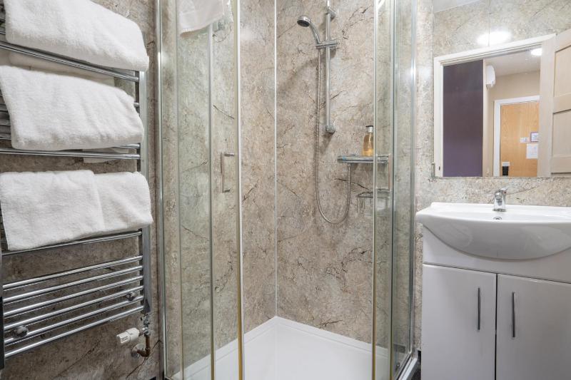 Standard Double Room image 4
