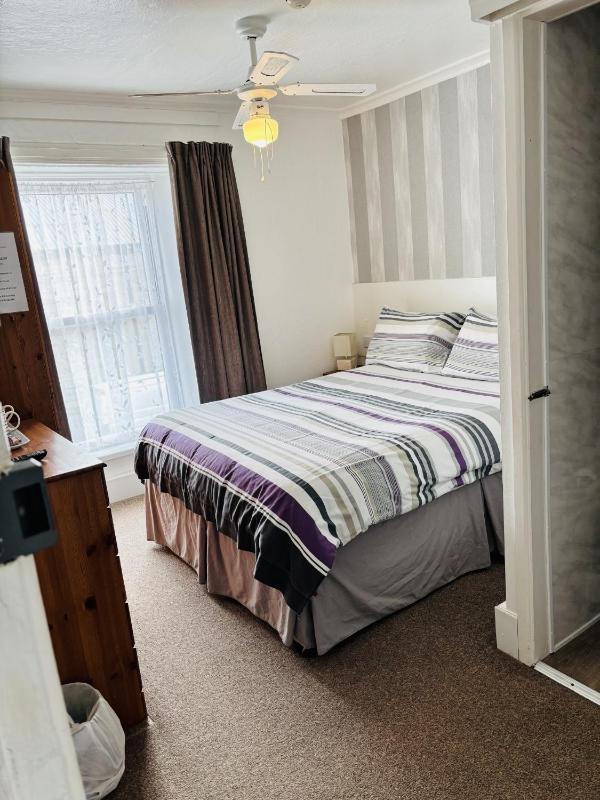 Double Room with Private Bathroom image 1