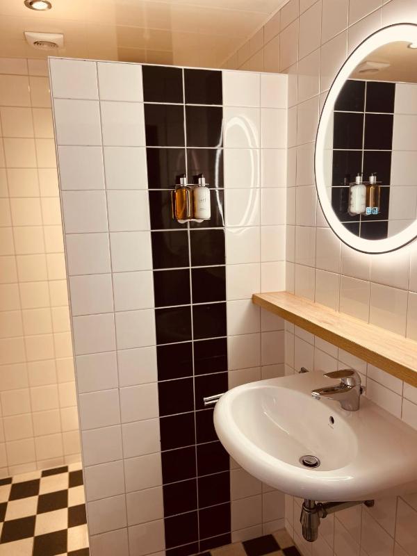 Double Room with Garden View image 2