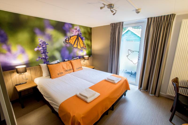 Double Room with Terrace image 2