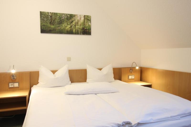Double Room image 4