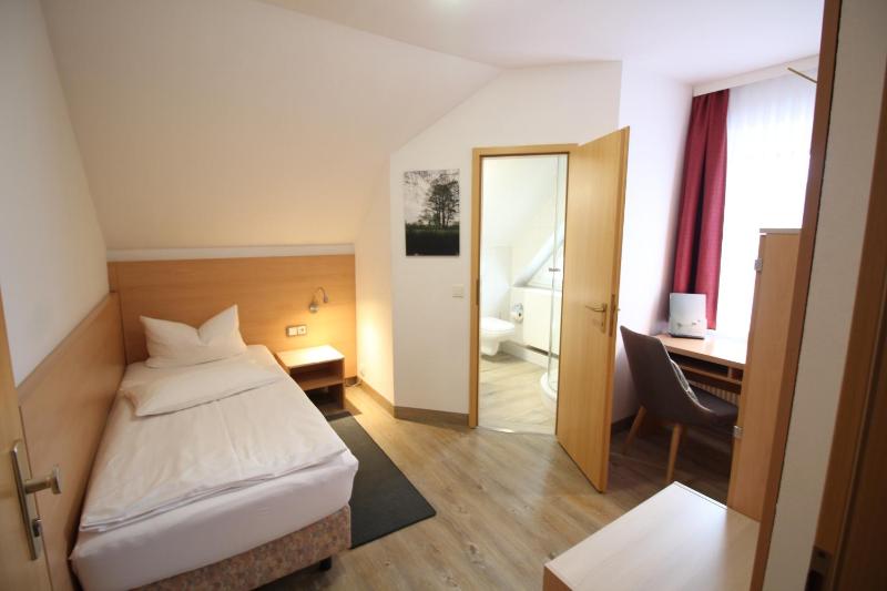 Single Room image 4
