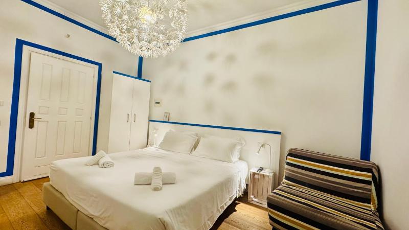 Deluxe Double Room with Extra Bed image 4