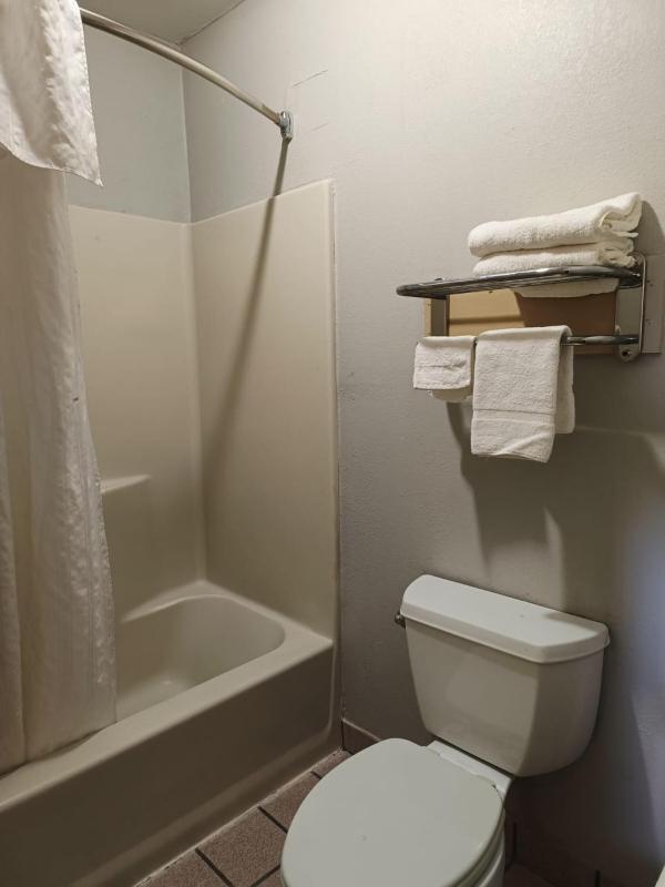 Double Room with Two Double Beds - Non-Smoking image 4