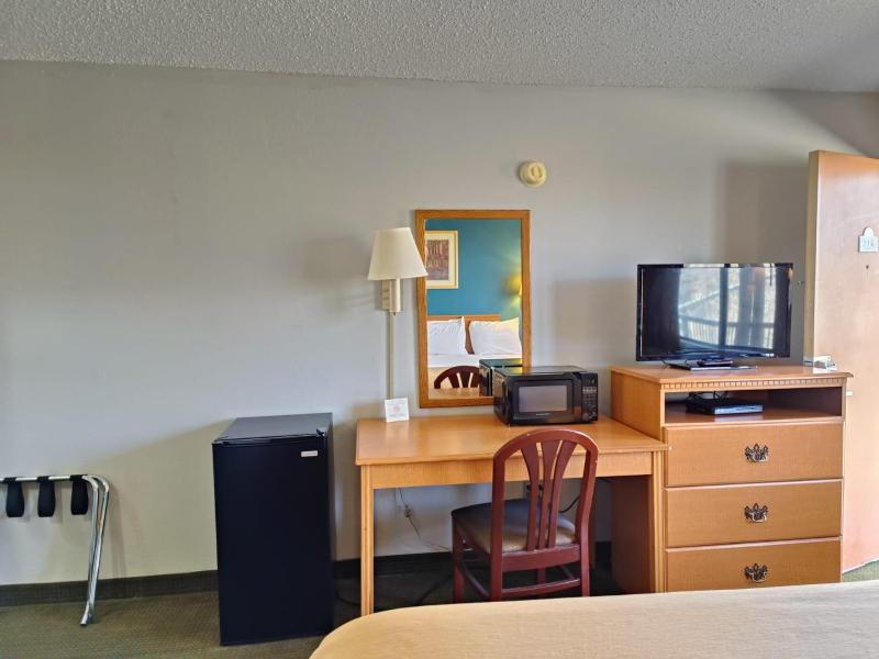 King Room - Non-Smoking image 4
