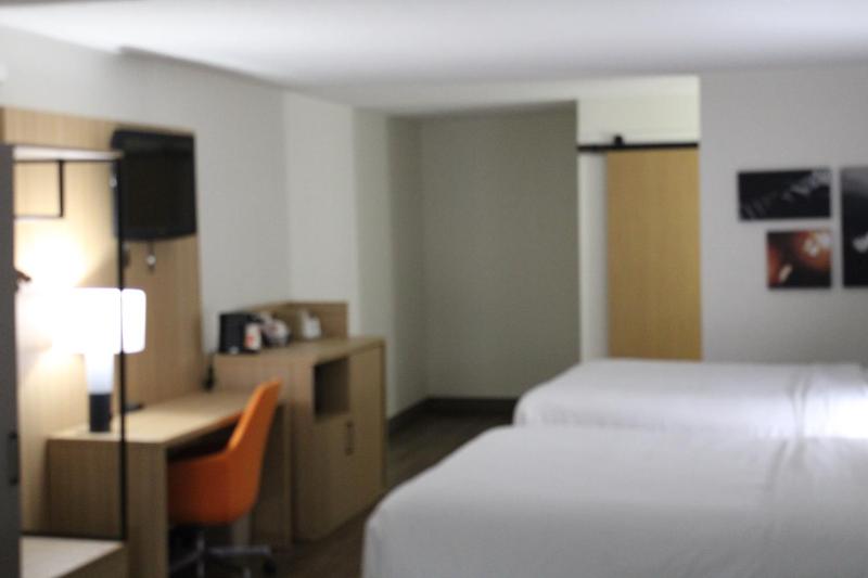 Queen Room with Two Queen Beds - Accessible/Non-Smoking  image 2