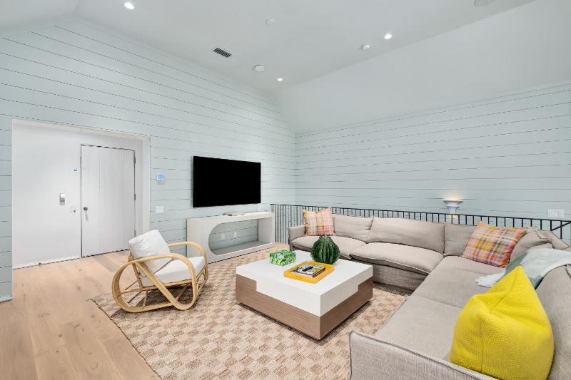 74 Elysee Court - image 34