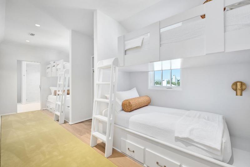 74 Elysee Court - image 33
