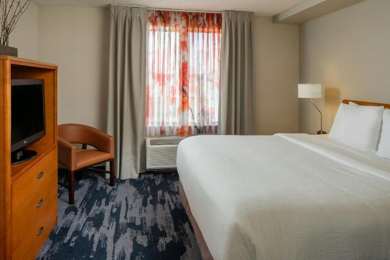 One-Bedroom Suite image 3