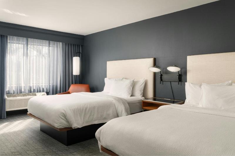 Deluxe Queen Room with Two Queen Beds image 1