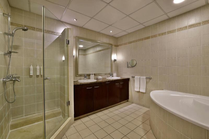 Three-Bedroom Apartment with Balcony image 2