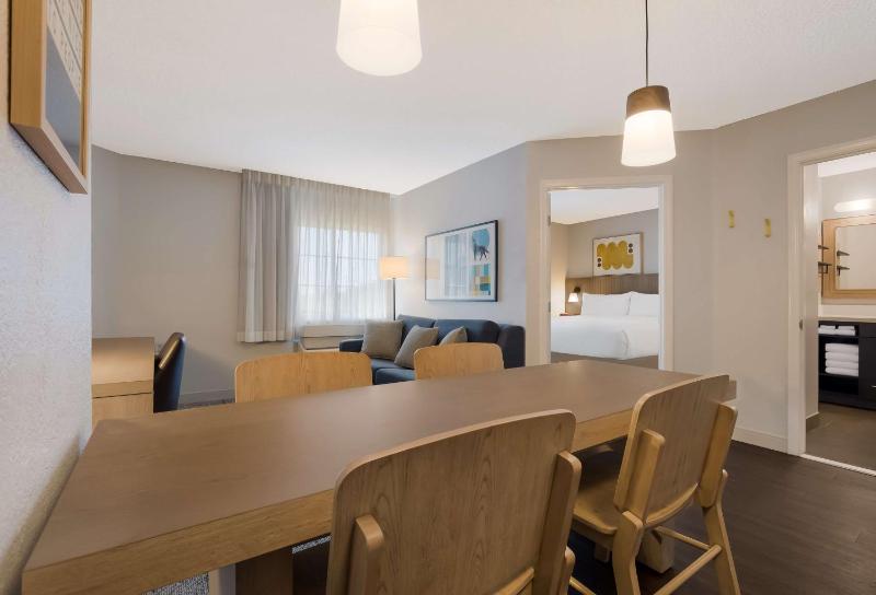 One-Bedroom Queen Suite image 3