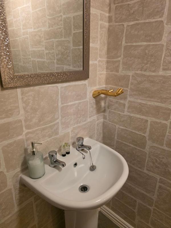 Bluebell Hotel - image 20