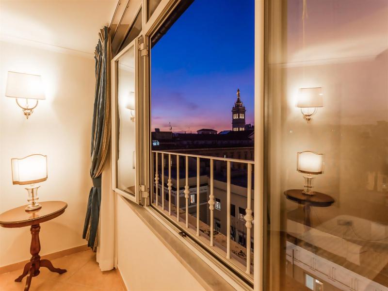 Superior Double with City View image 4