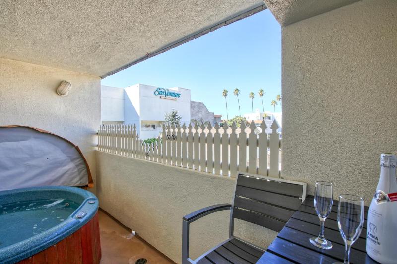 Deluxe Double Room with Two Double Beds- City View  image 2