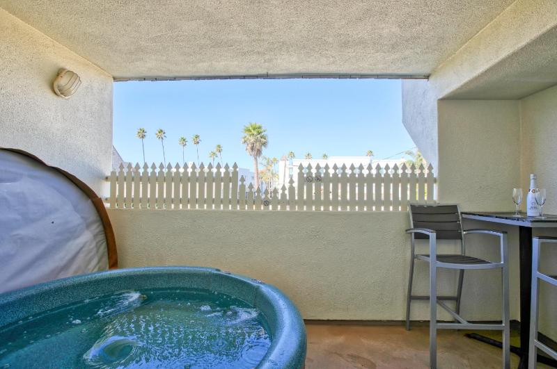 Deluxe Double Room with Two Double Beds- City View  image 3