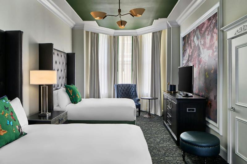 Deluxe Double Room with Two Double Beds and Bay View image 3