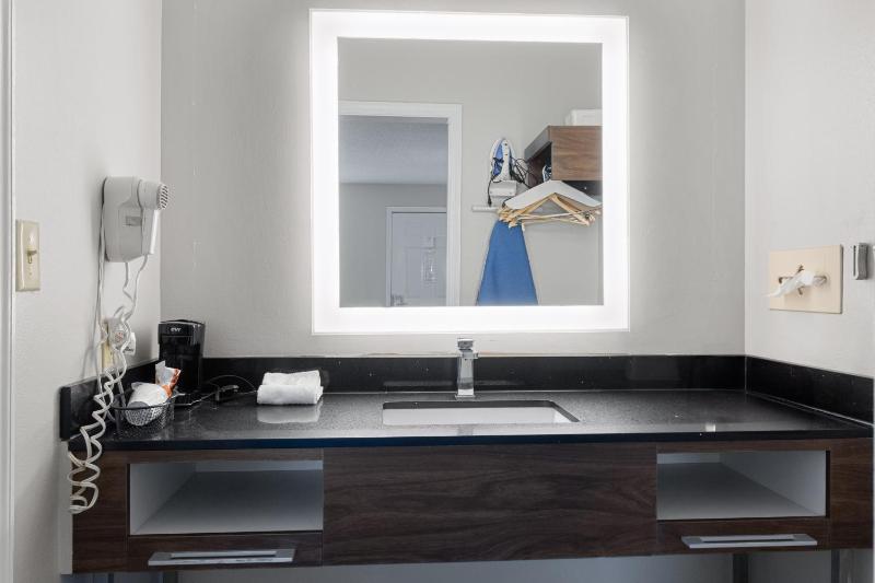King Room image 4