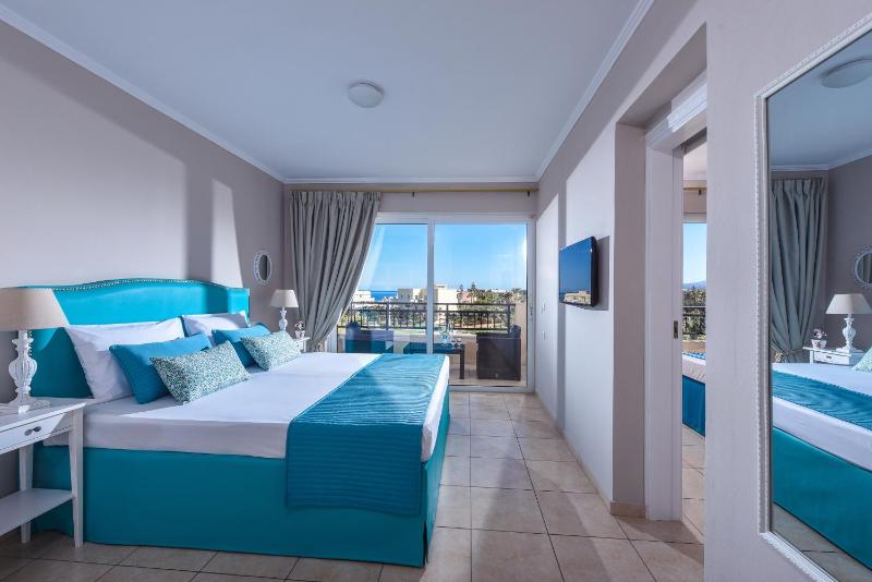Deluxe Apartment with Sea View image 2