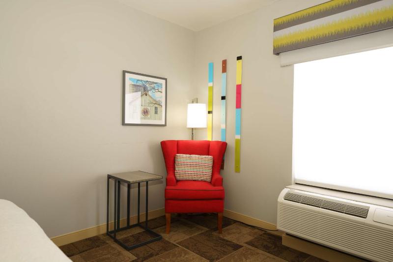 King Room with King Bed - Non-Smoking image 3