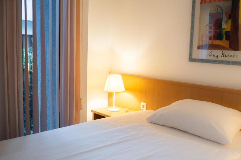 Standard Twin Room image 1