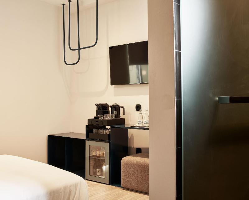 Economy Double Room image 2
