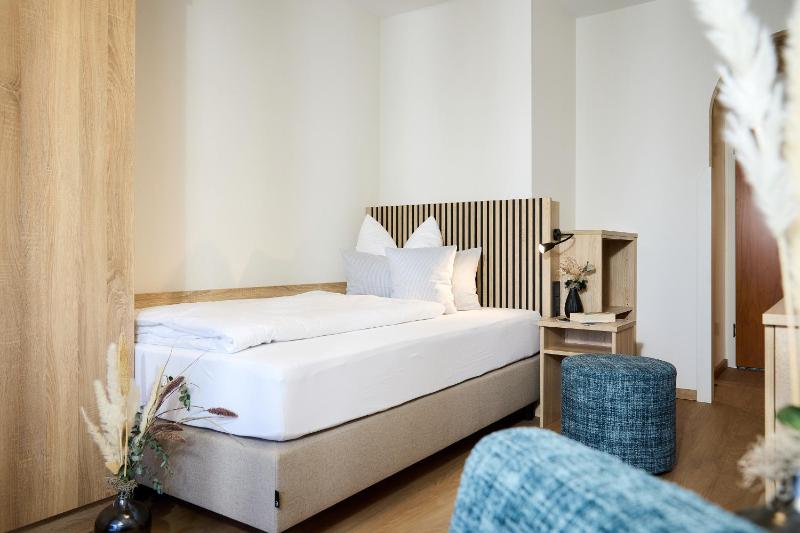 Single Room image 3