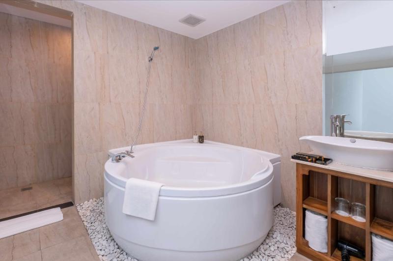 Grand Edge Hotel Semarang - image 40