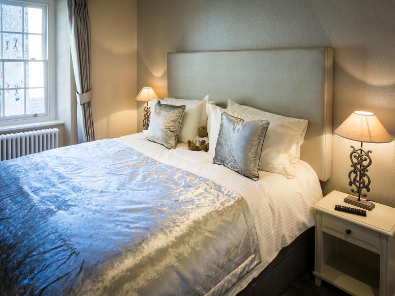 Executive Double or Twin Room - Town House image 1