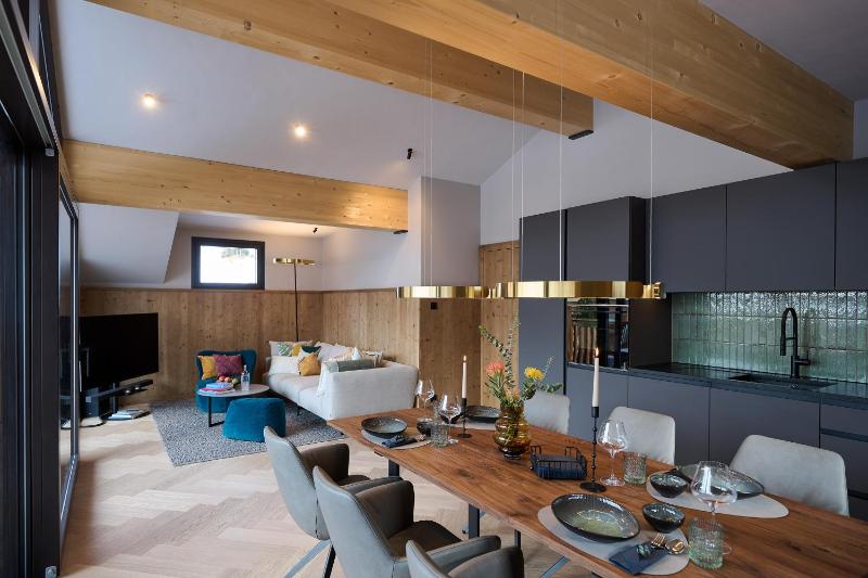 Three-Bedroom Apartment with Balcony image 4