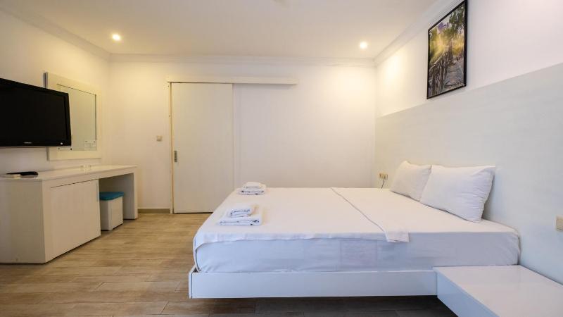 Standard Double or Twin Room image 3