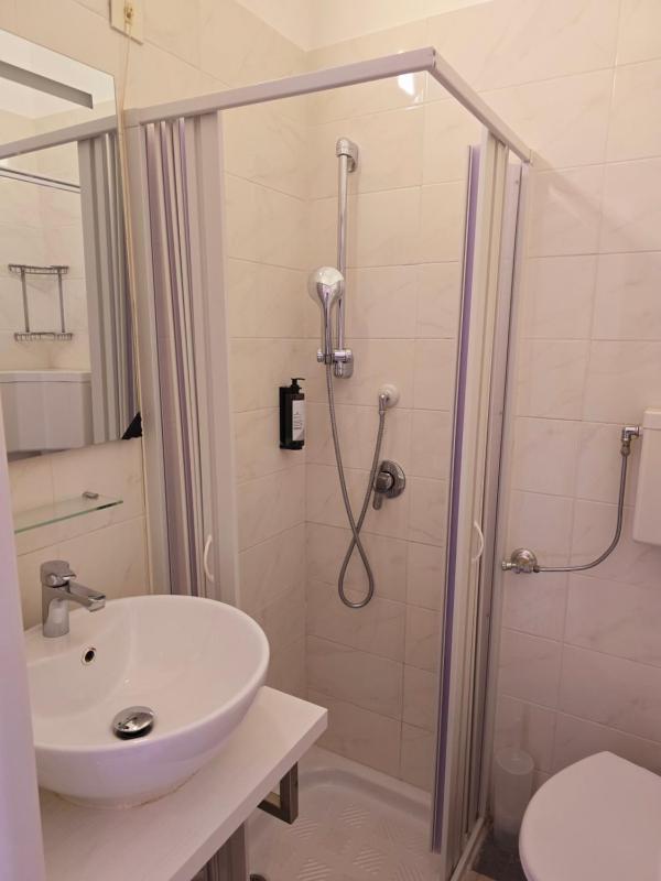 Single Room image 2