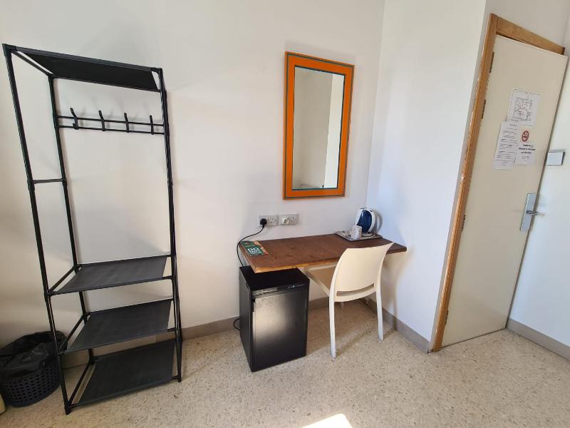 Single Room image 3