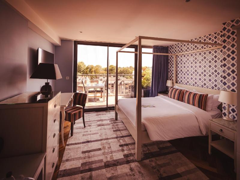 King Room image 2
