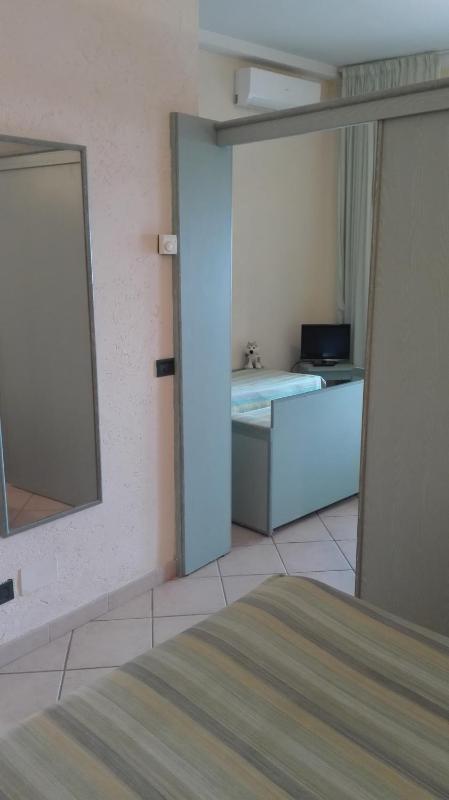 Standard Quadruple Room image 3