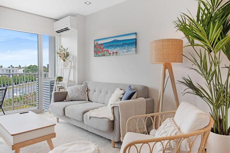 Takapuna Central Stylish 2BR Carpark Aircon - image 6