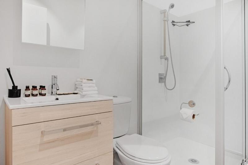 Takapuna Central Stylish 2BR Carpark Aircon - image 2