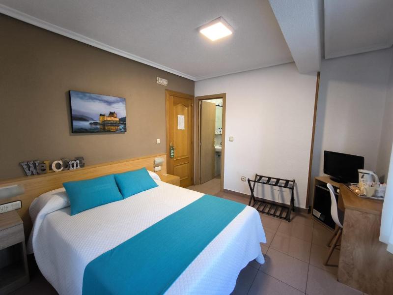 Double Room with Private Bathroom image 1