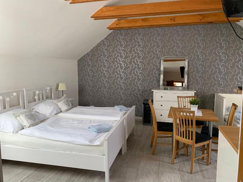 Studio Apartment image 3