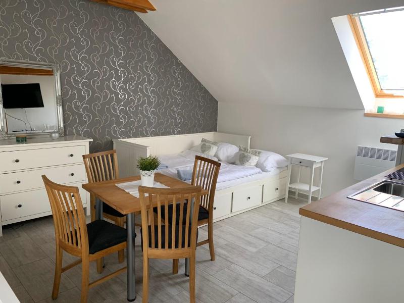 Studio Apartment image 2
