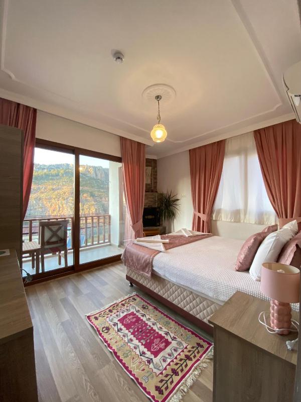 Queen Room with Balcony image 1