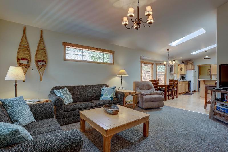 Huckleberry Cottage - image 1