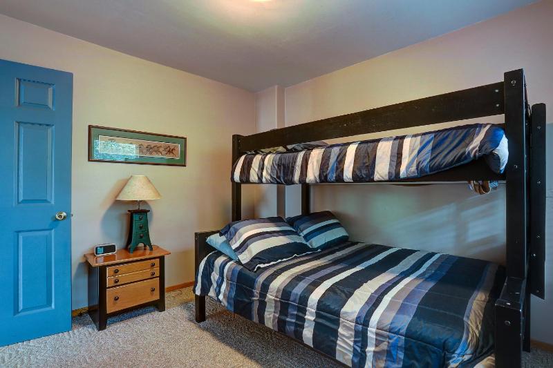 Huckleberry Cottage - image 26