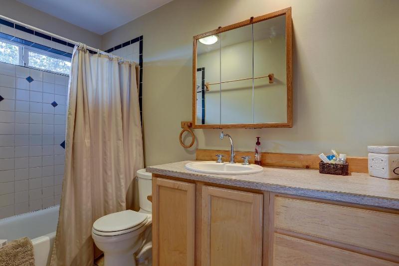 Huckleberry Cottage - image 6