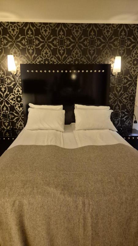 Standard Double or Twin Room image 4